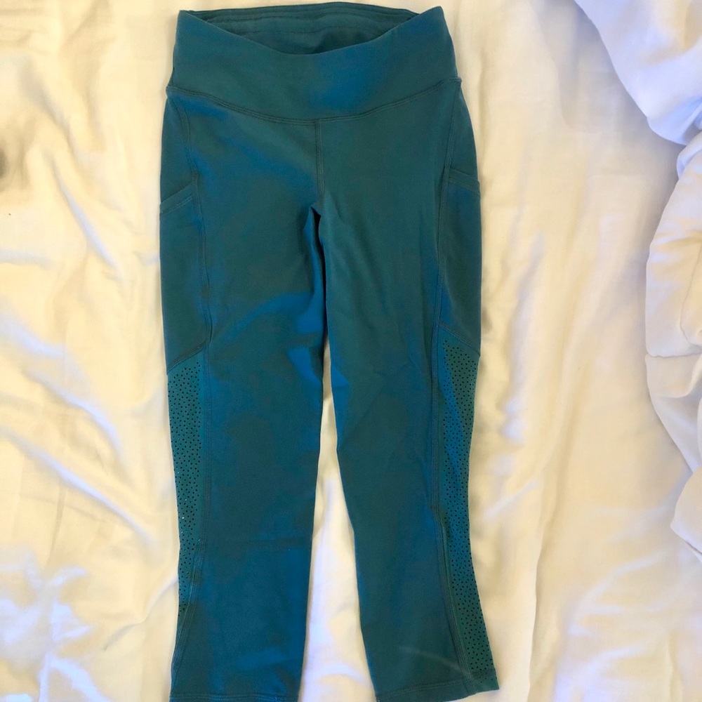 Lulu Lemon Blue Cropped Leggings!